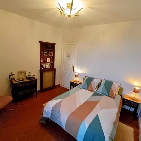 Bed and Breakfast La Fontaine Du Mas Thiviers Esterno foto