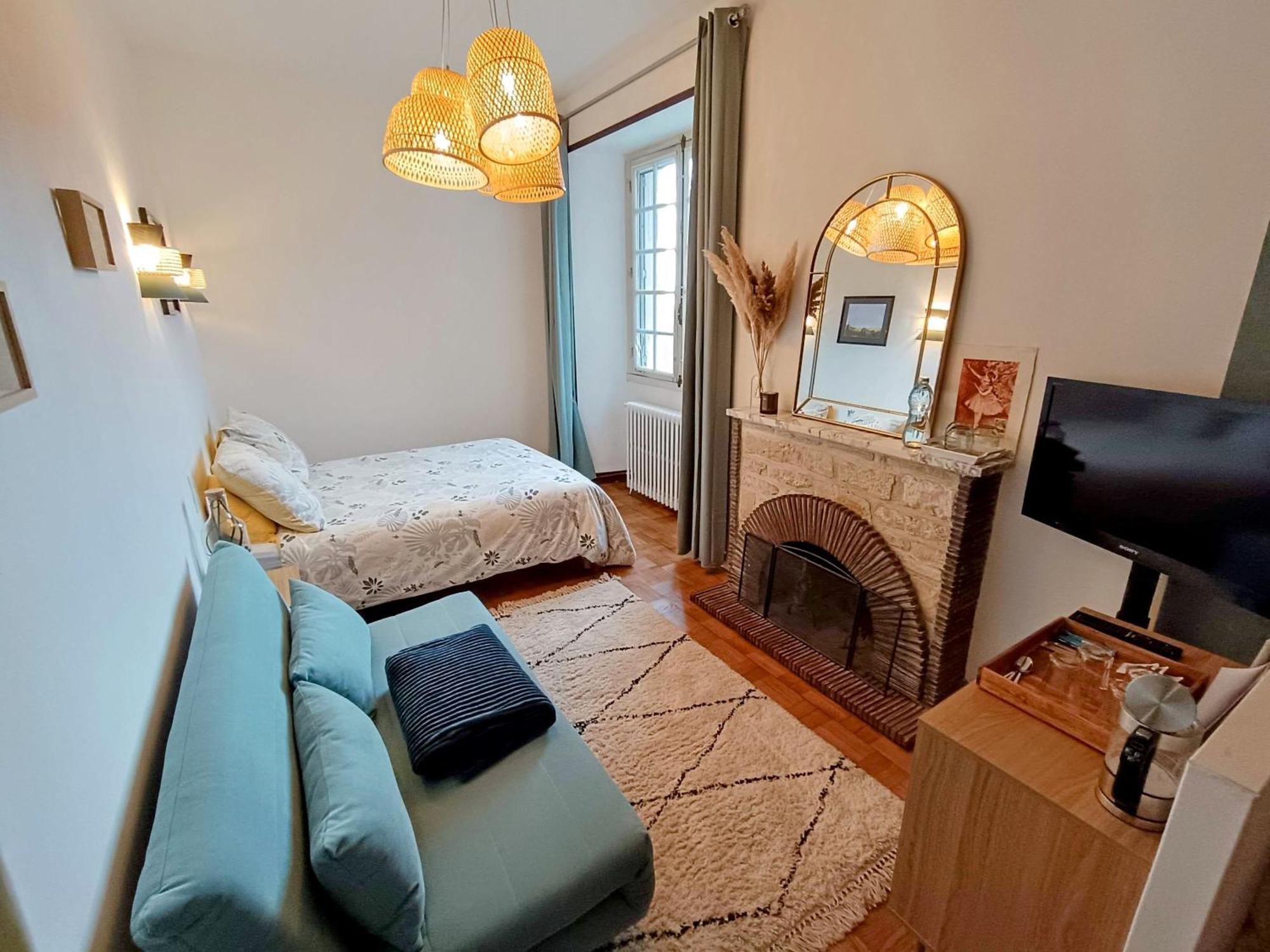 Bed and Breakfast La Fontaine Du Mas Thiviers Esterno foto